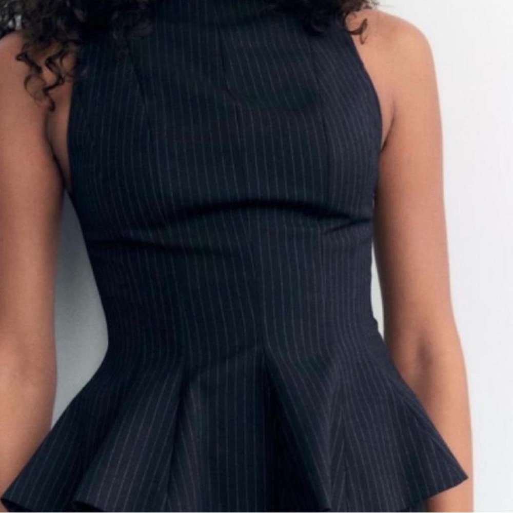 ZARA RUFFLED FITTED TOP.  Size L.  New with tag.